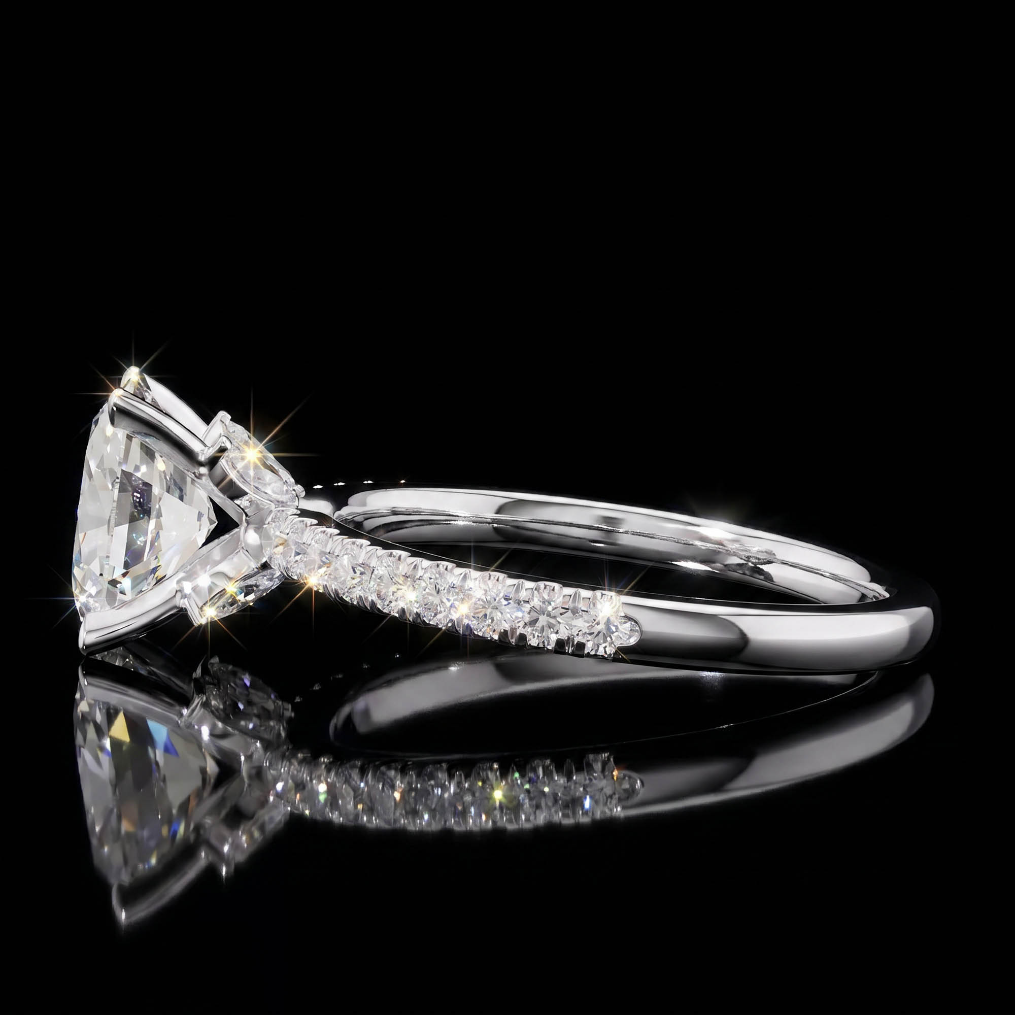 Oval Tektaşlar Aura 2,41 Karat Oval Kesim Markiz Taç Detaylı Pavé Kollu CVD Pırlanta Lab Grown Tektaş Yüzük